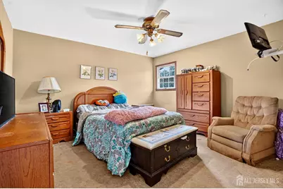 23 Monroe Avenue, Carteret, NJ 07008 - Photo 28