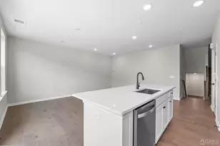 206 Lyla Ln, Middlesex, NJ 08091 - Photo 6