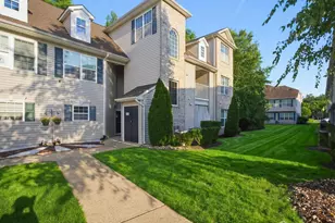 1054 Morning Glory Dr, Monroe Township, NJ 08831 - Photo 2