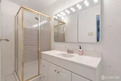 10 Tyroler Court, Edison, NJ 08820 - Photo 26
