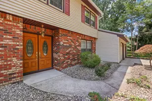 9 Lani St, Monroe Township, NJ 08831 - Photo 2