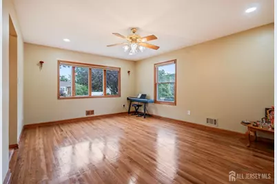 16 London Drive, East Brunswick Township, NJ 08816 - Photo 6