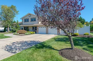 38 Holly Dr, Sayreville, NJ 08859 - Photo 2