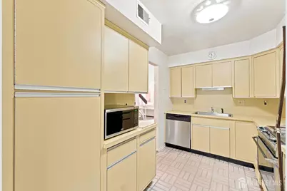 16 Irongate Street, Metuchen, NJ 08840 - Photo 10