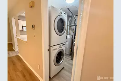 902 Woodhaven Drive, Edison, NJ 08817 - Photo 6