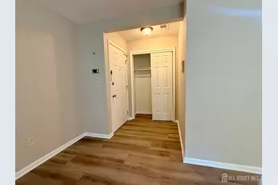 902 Woodhaven Drive, Edison, NJ 08817 - Photo 4