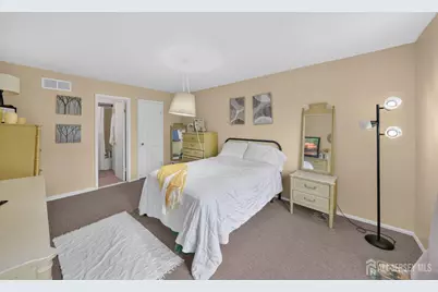 109 Michaels Court, Woodbridge Township, NJ 07095 - Photo 10