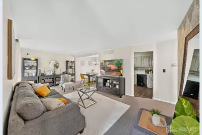 109 Michaels Court, Woodbridge Township, NJ 07095 - Photo 4