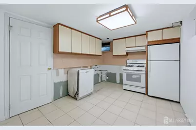 10 N Washington Avenue N, Colonia, NJ 07067 - Photo 36