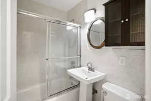 29 Windsor Dr, East Brunswick Township, NJ 08816 - Photo 12