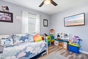 8 Oak St, Carteret, NJ 07008 - Photo 14