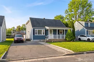 429 1st St, Middlesex, NJ 08846 - Photo 1