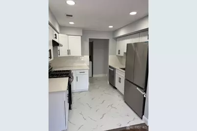 1008 Hidden Village Drive, Perth Amboy, NJ 08861 - Photo 14