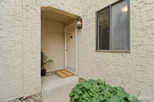93 Gate House Ln, Edison, NJ 08820 - Photo 2