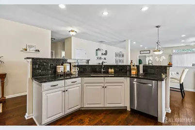 37 Vineyard Court, Monroe Township, NJ 08831 - Photo 10