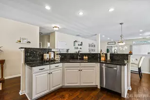 37 Vineyard Ct, Monroe Township, NJ 08831 - Photo 10