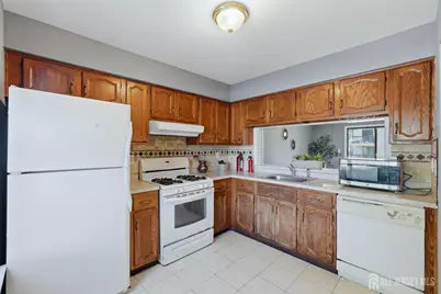 1901 Woodbridge Commons Way, Woodbridge Township, NJ 08830 - Photo 6