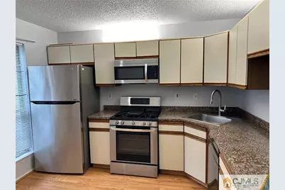 31 Kingston Run, North Brunswick Township, NJ 08902 - Photo 2