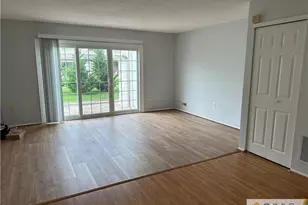 31 Kingston Run, North Brunswick Township, NJ 08902 - Photo 4