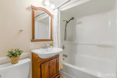 8 Hooker Street, Middlesex, NJ 08846 - Photo 4