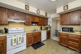 6 Ash Ln, Parsippany-Troy Hills, NJ 07034 - Photo 12