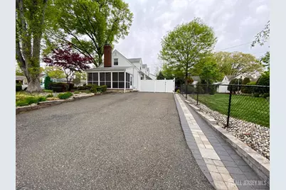 608 E Hendricks Boulevard E, South Plainfield, NJ 07080 - Photo 4