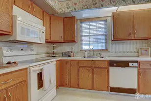 14 John Adams Ct, Monroe Township, NJ 08831 - Photo 12