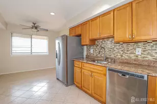 312 Edison Glen Terrace, Edison, NJ 08837 - Photo 6