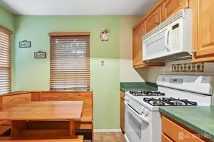 2104 Bayhead Dr, Sayreville, NJ 08859 - Photo 10