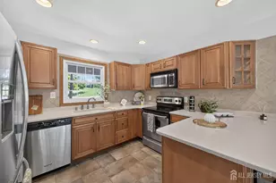 26 Inglewood Ln, Aberdeen Township, NJ 07747 - Photo 8