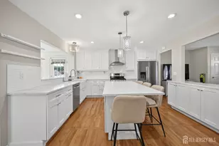 16 Mercury Cir, Old Bridge Township, NJ 08879 - Photo 10