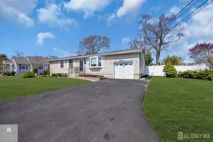 71 Pine St, Spotswood, NJ 08884 - Photo 2