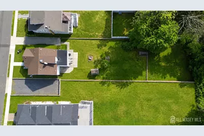 357 Portia Street, South Amboy, NJ 08879 - Photo 4
