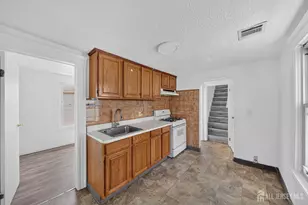 23 Union St, Carteret, NJ 07008 - Photo 2