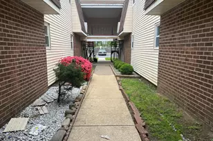 132 Florence Tollgate, Florence, NJ 08518 - Photo 2