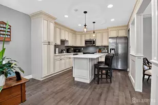 1 Alexander Hamilton Ct, Monroe Township, NJ 08831 - Photo 6