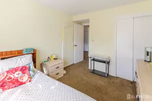 606 Green Hollow Dr, Iselin, NJ 08830 - Photo 8