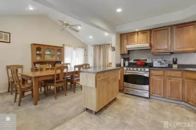92 Silver Lake Avenue, Edison, NJ 08817 - Photo 8