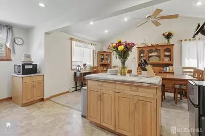 92 Silver Lake Avenue, Edison, NJ 08817 - Photo 10