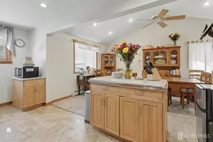 92 Silver Lake Ave, Edison, NJ 08817 - Photo 10