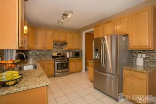 43 Melbloum Ln, Edison, NJ 08837 - Photo 18