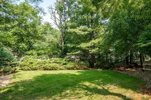 560 Wakefield Dr, Metuchen, NJ 08840 - Photo 12