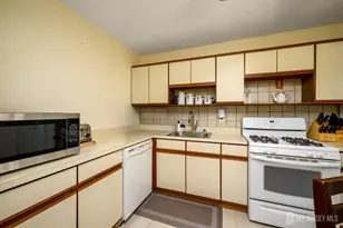 136 Woodmere Dr, Sayreville, NJ 08859 - Photo 2