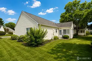457 Roxbury Ln, Monroe Township, NJ 08831 - Photo 2