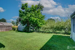 33 Patton Dr, Sayreville, NJ 08872 - Photo 6