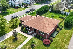 952 Cranbury Cross Rd, North Brunswick Township, NJ 08902 - Photo 2