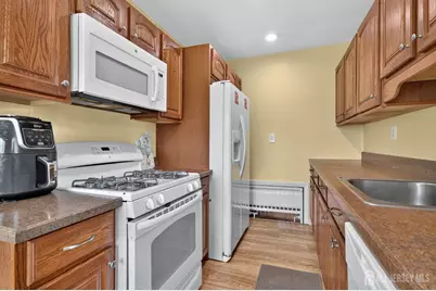 952 Cranbury Cross Road, North Brunswick Township, NJ 08902 - Photo 16