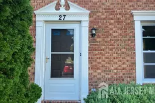 27 Beechwood Ct, South Brunswick Township, NJ 08852 - Photo 2