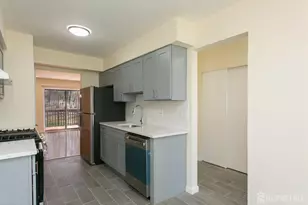 7 Cactus Ct, Edison, NJ 08820 - Photo 8