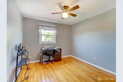 60 S Cliff Road S, Colonia, NJ 07067 - Photo 16